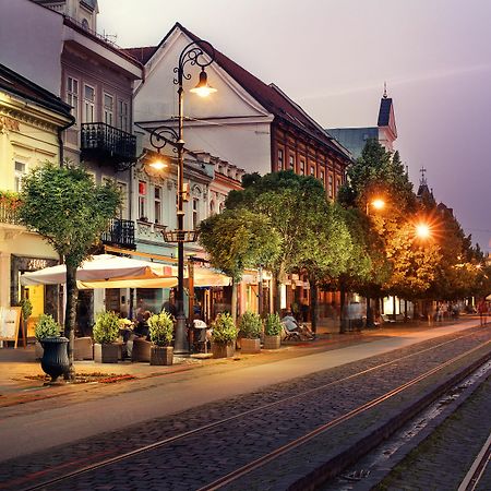 Hotel Ambassador Košice Buitenkant foto