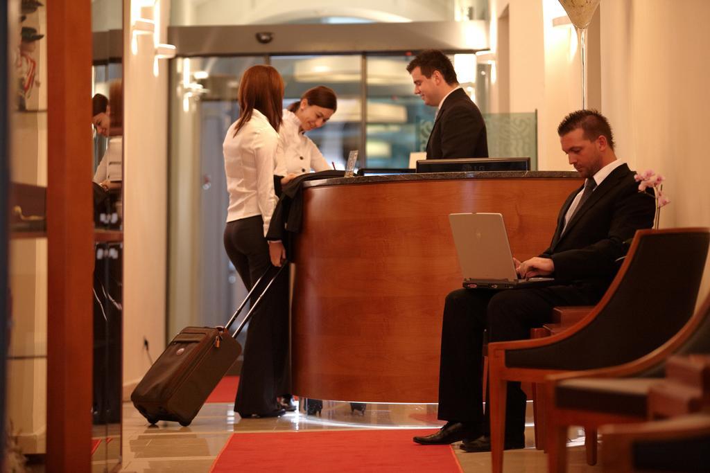 Hotel Ambassador Košice Buitenkant foto