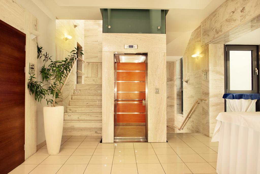 Hotel Ambassador Košice Buitenkant foto