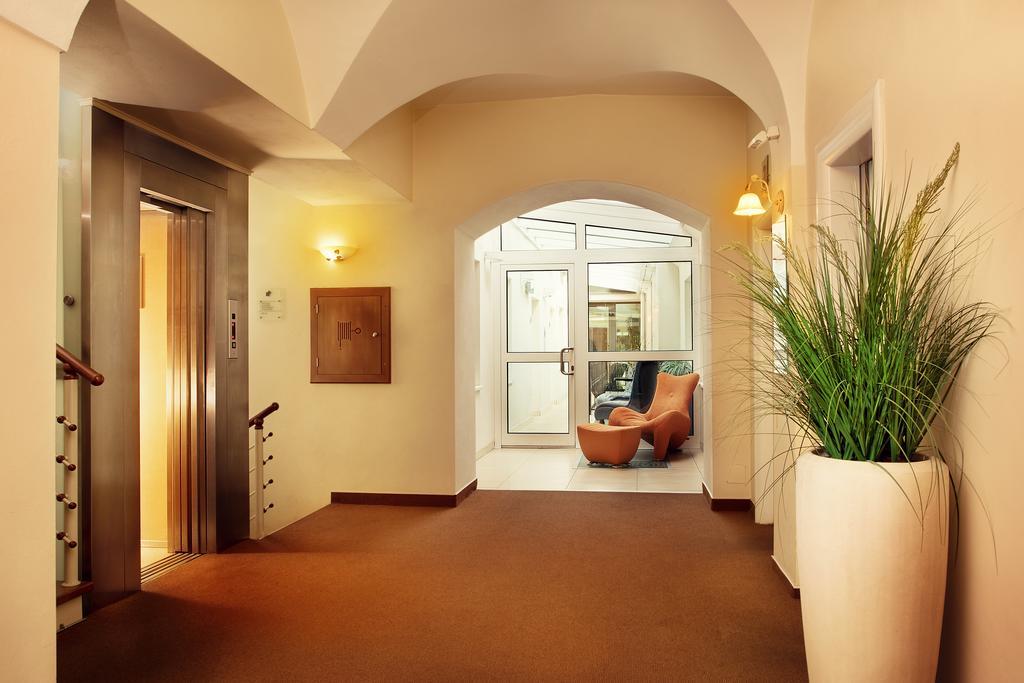Hotel Ambassador Košice Buitenkant foto