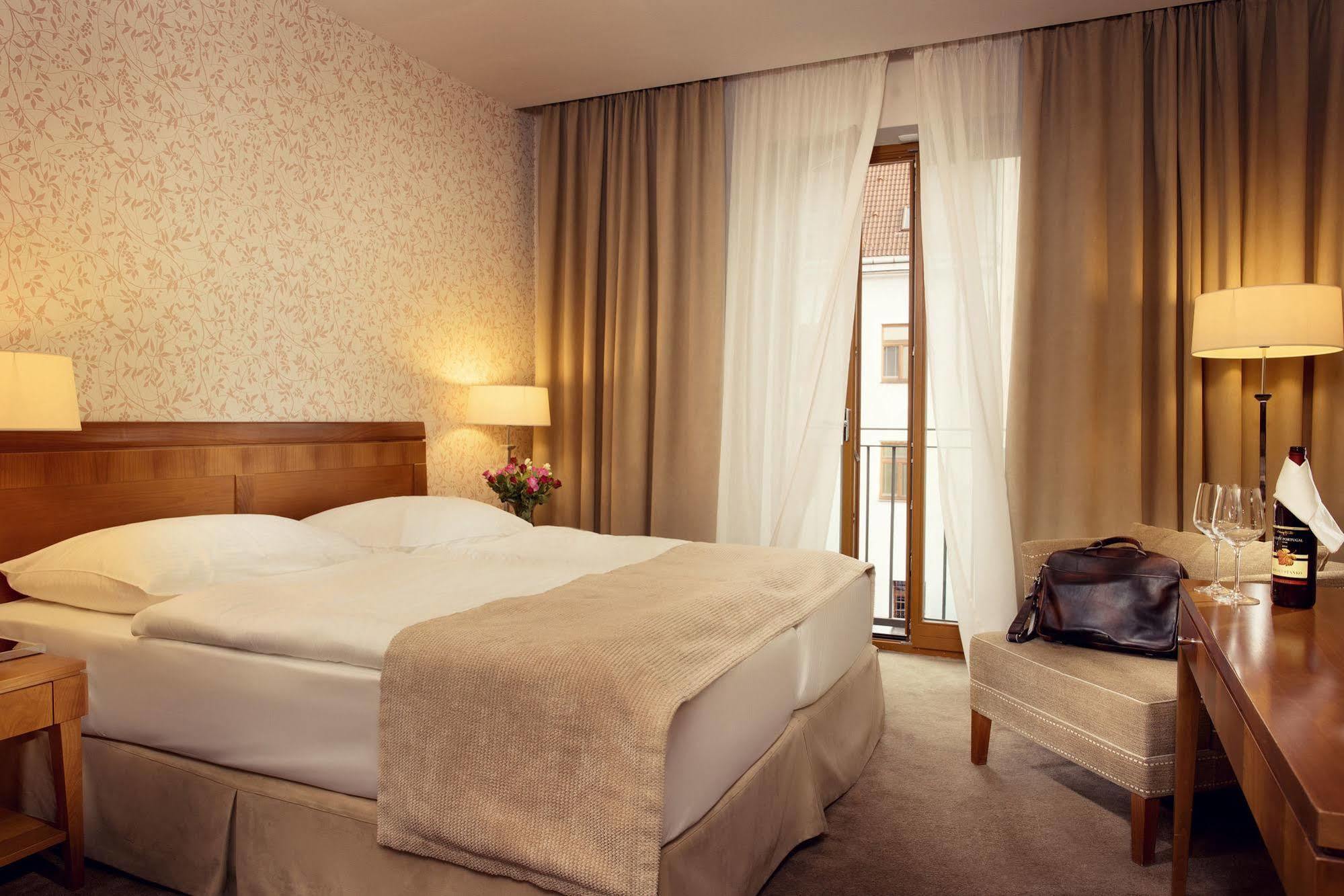 Hotel Ambassador Košice Buitenkant foto