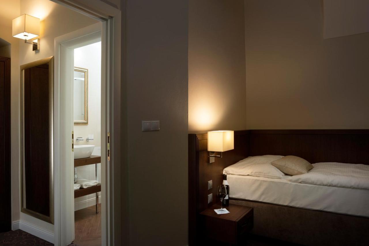 Hotel Ambassador Košice Buitenkant foto