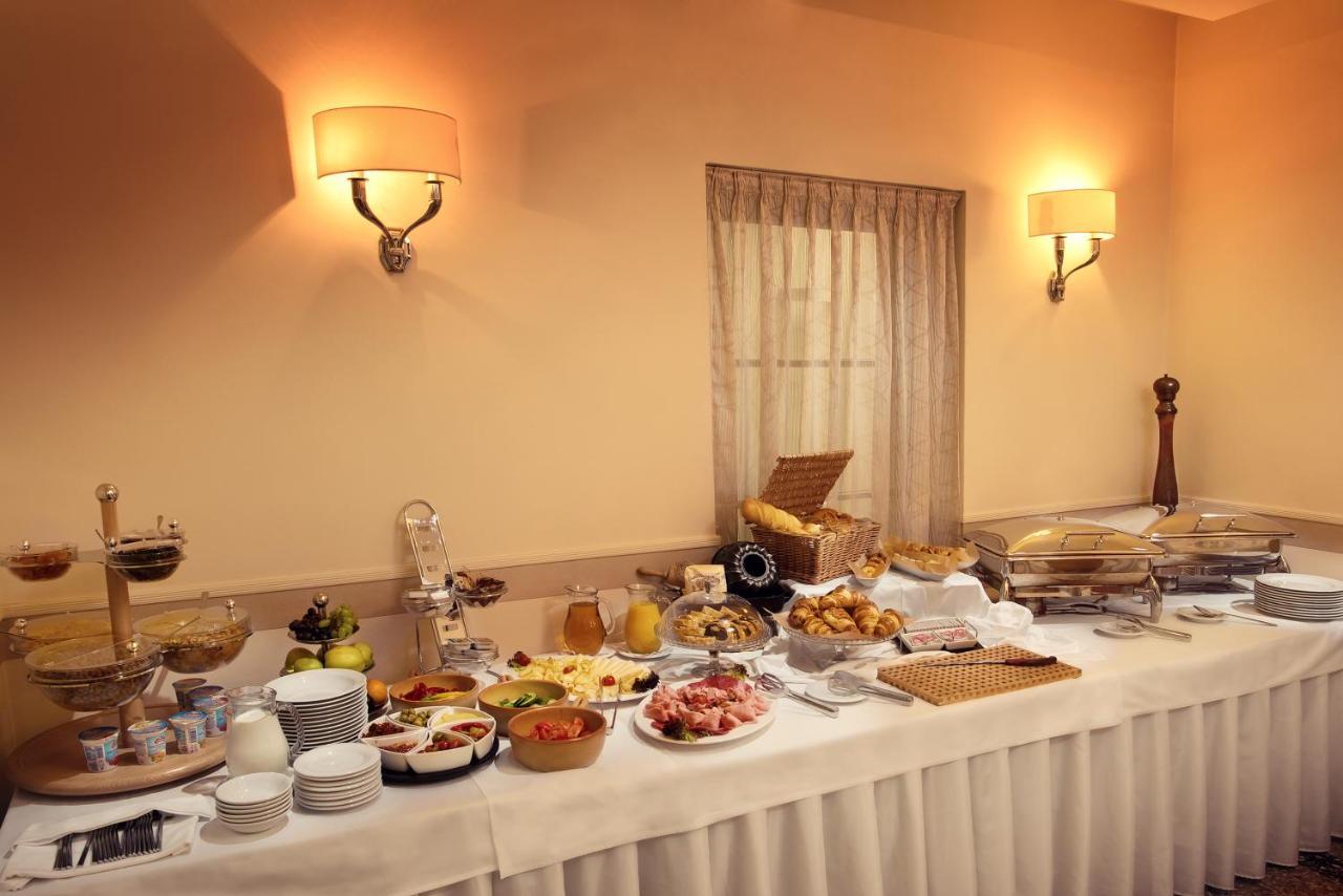 Hotel Ambassador Košice Buitenkant foto