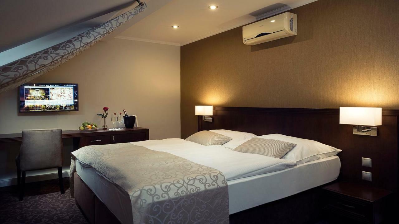 Hotel Ambassador Košice Buitenkant foto